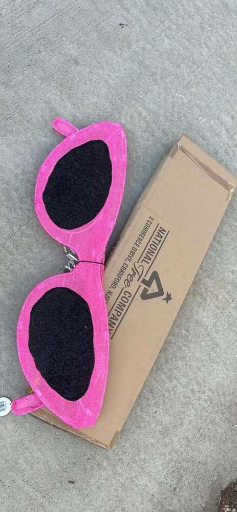 sunglasses lawn decor. new in box
